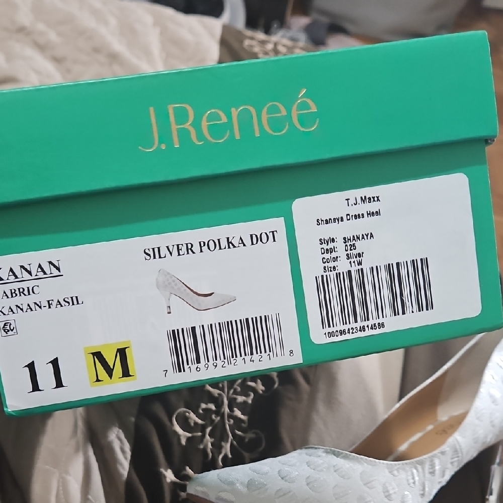 J.Renee White Textured Heels - Picture 4 of 4